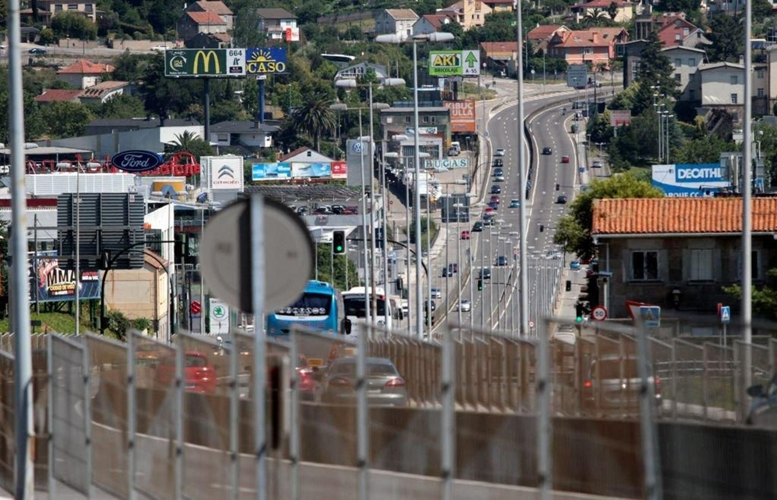 Legalmente, la avenida de Madrid es todavía parte de la autovía A-55 de Vigo a Porriño y Tui.