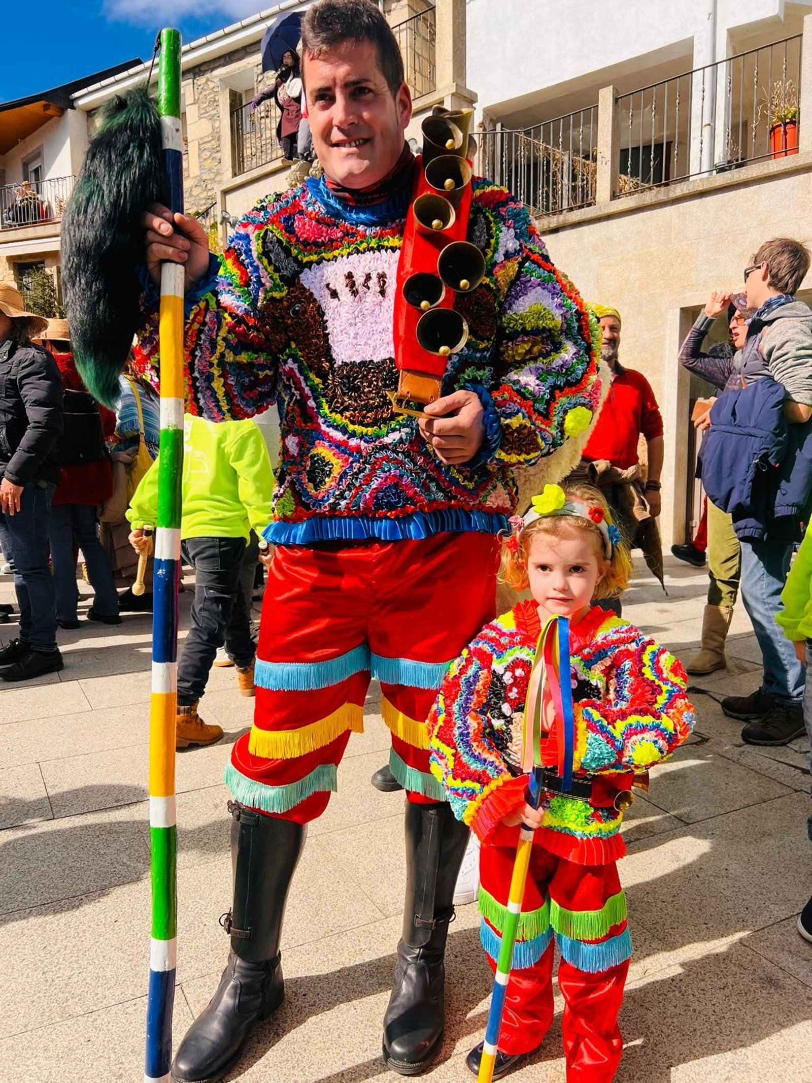 Galería | Vilariño de Conso inicia su gran día de Entroido con el desfile