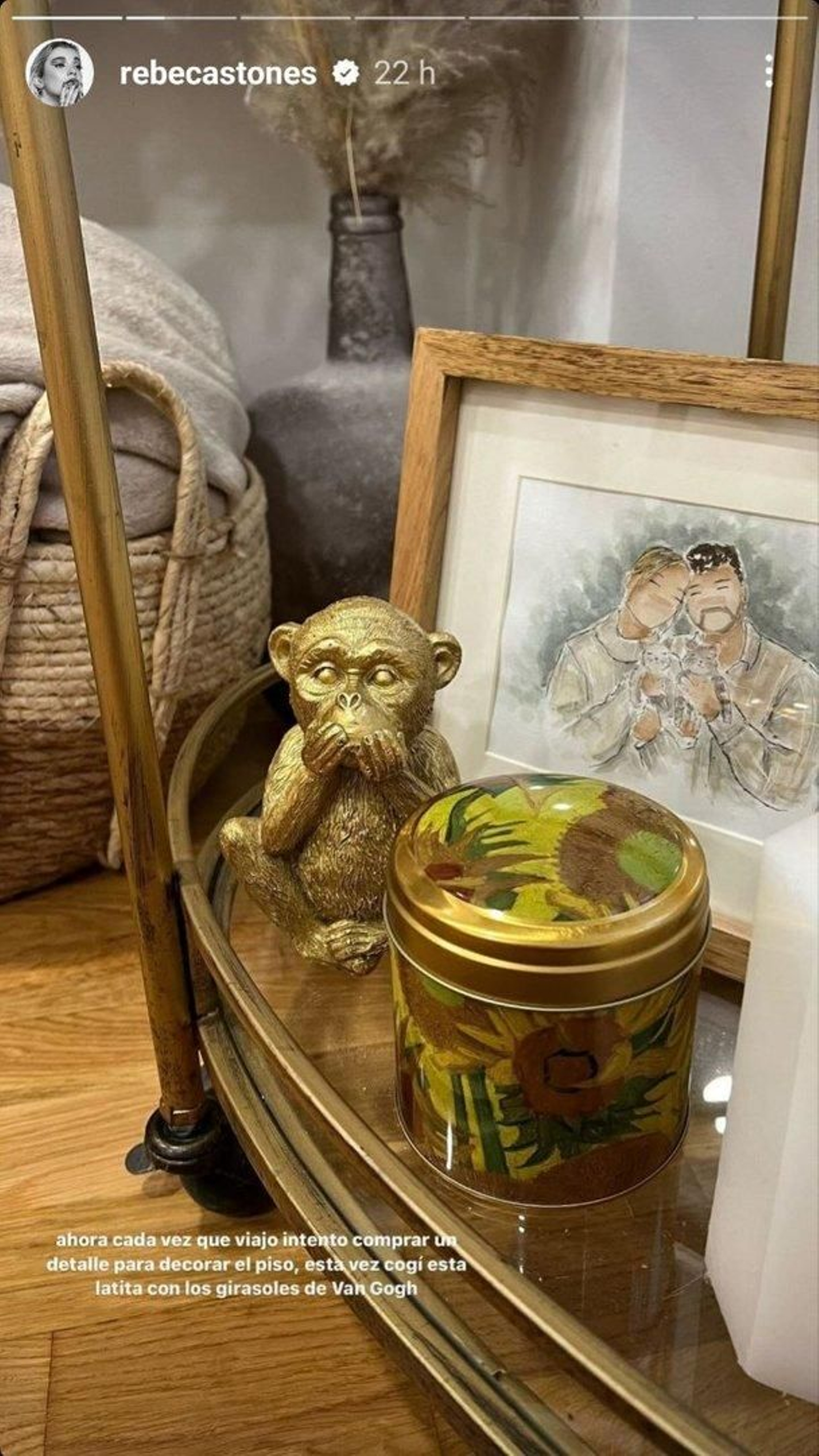 La lata con los girasoles de Van Gogh. // Instagram (@rebecastones)