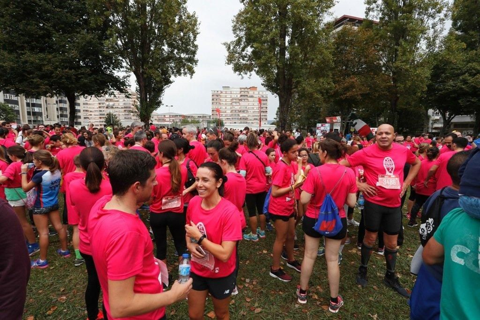 El color rosa abarrotó la Avenida de Castelao - JV Landín 088