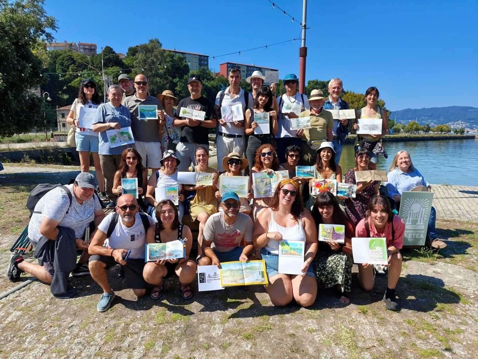 El grupo de Urban Sketchers Vigo, reunido ayer en la ETEA.