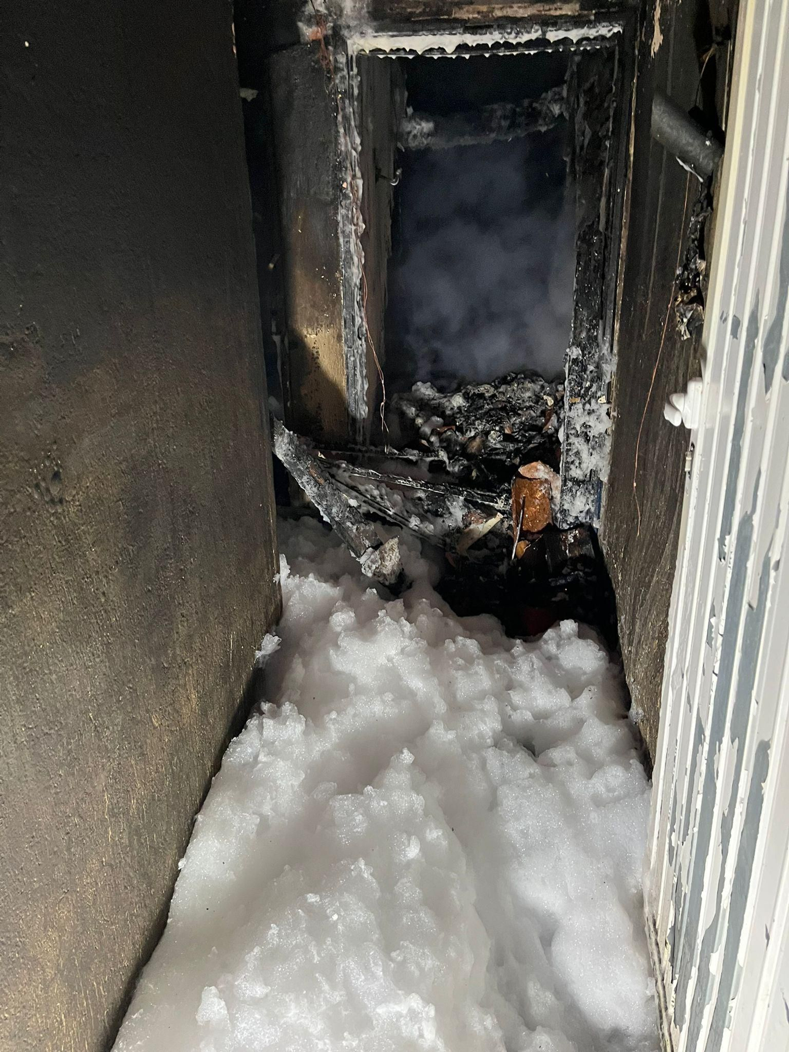 Imagen del inmueble completamente destruido, uno de los tres afectados por el fuego que no dejó heridos.