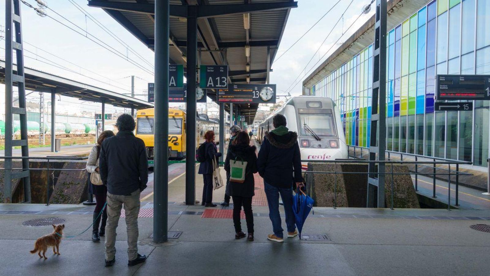 La estación de Guixar tuvo ayer poca afluencia de gente por la mañana tras el desbloqueo de los trenes