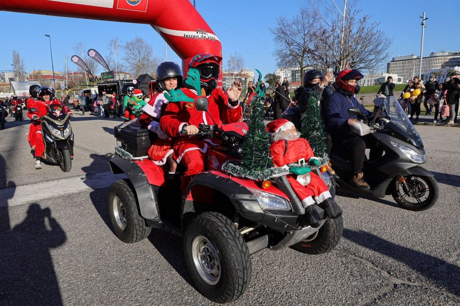 Galería | Los papanoeles moteros toman Vigo