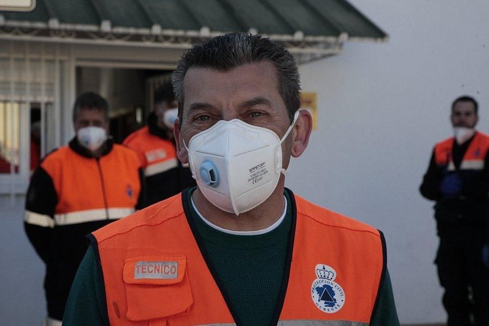 Un voluntario de Protección Civil.