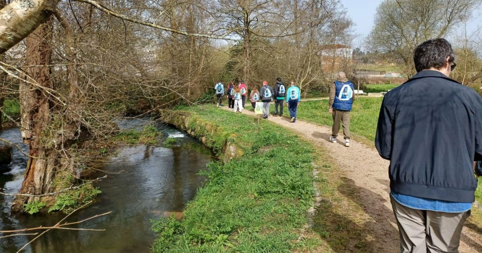 Redondela celebró ayer el Día Mundial contra la Obesidad con la “Andaina Camiña e Conecta”.