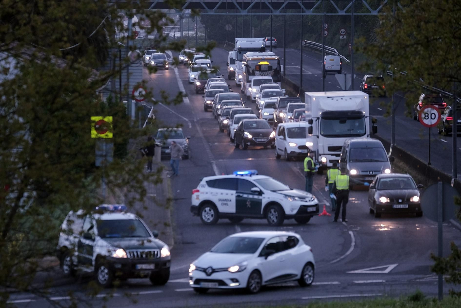 Control de movilidad durante la pandemia en los accesos a Santiago de Compostela.
