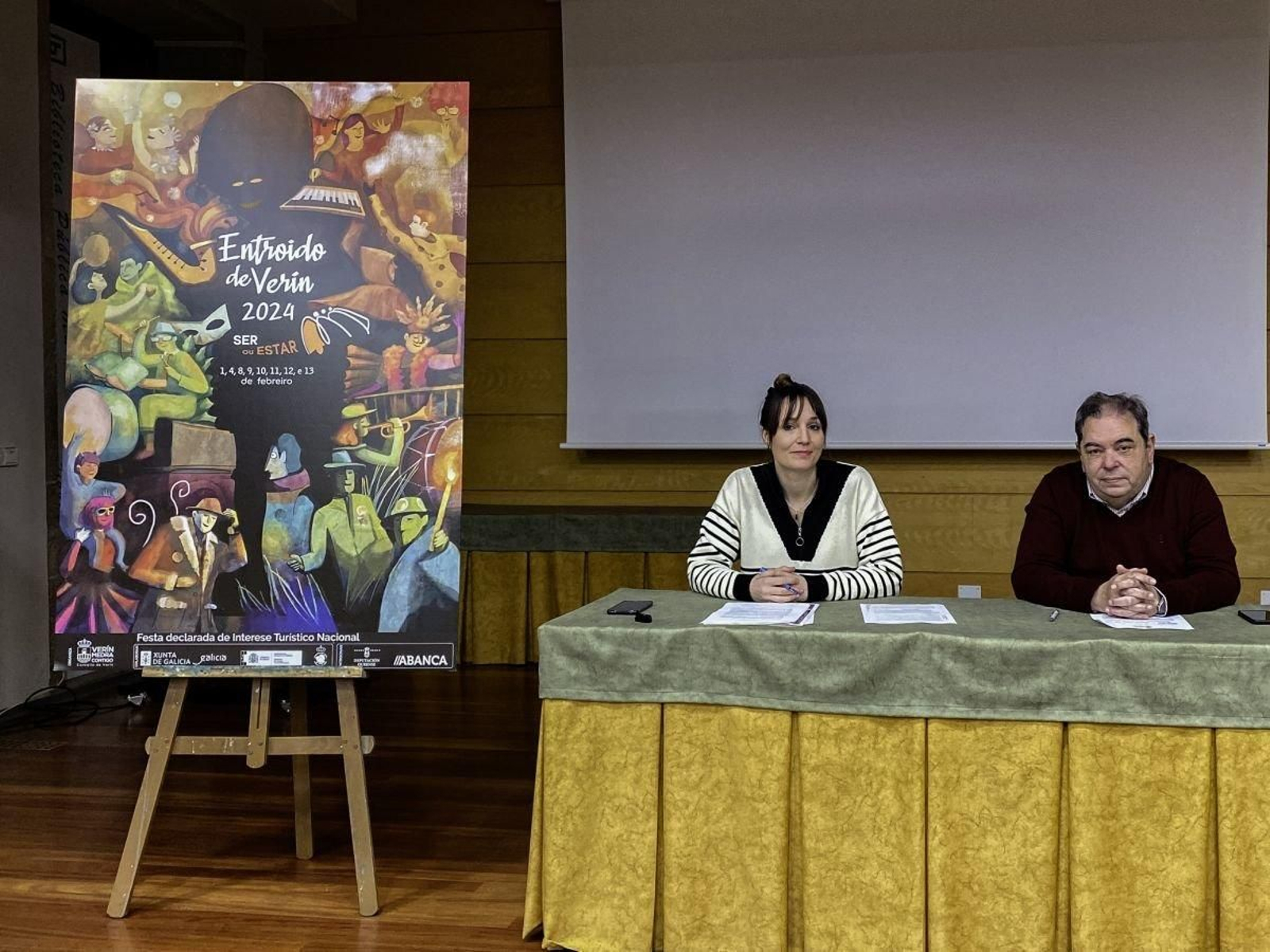Samanta Barreira y Gerardo Seoane presentan el cartel del Entroido de Verín.