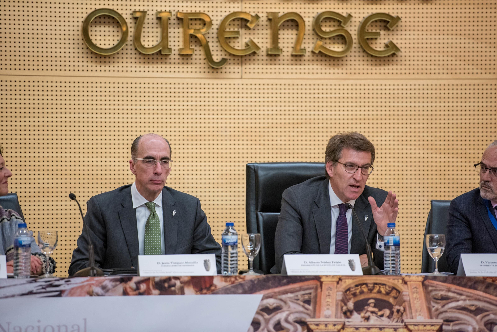 El presidente de la Xunta de Galicia, Alberto Núñez Feijóo y el conselleiro de sanidade, Jesús Vázquez Almuiña.