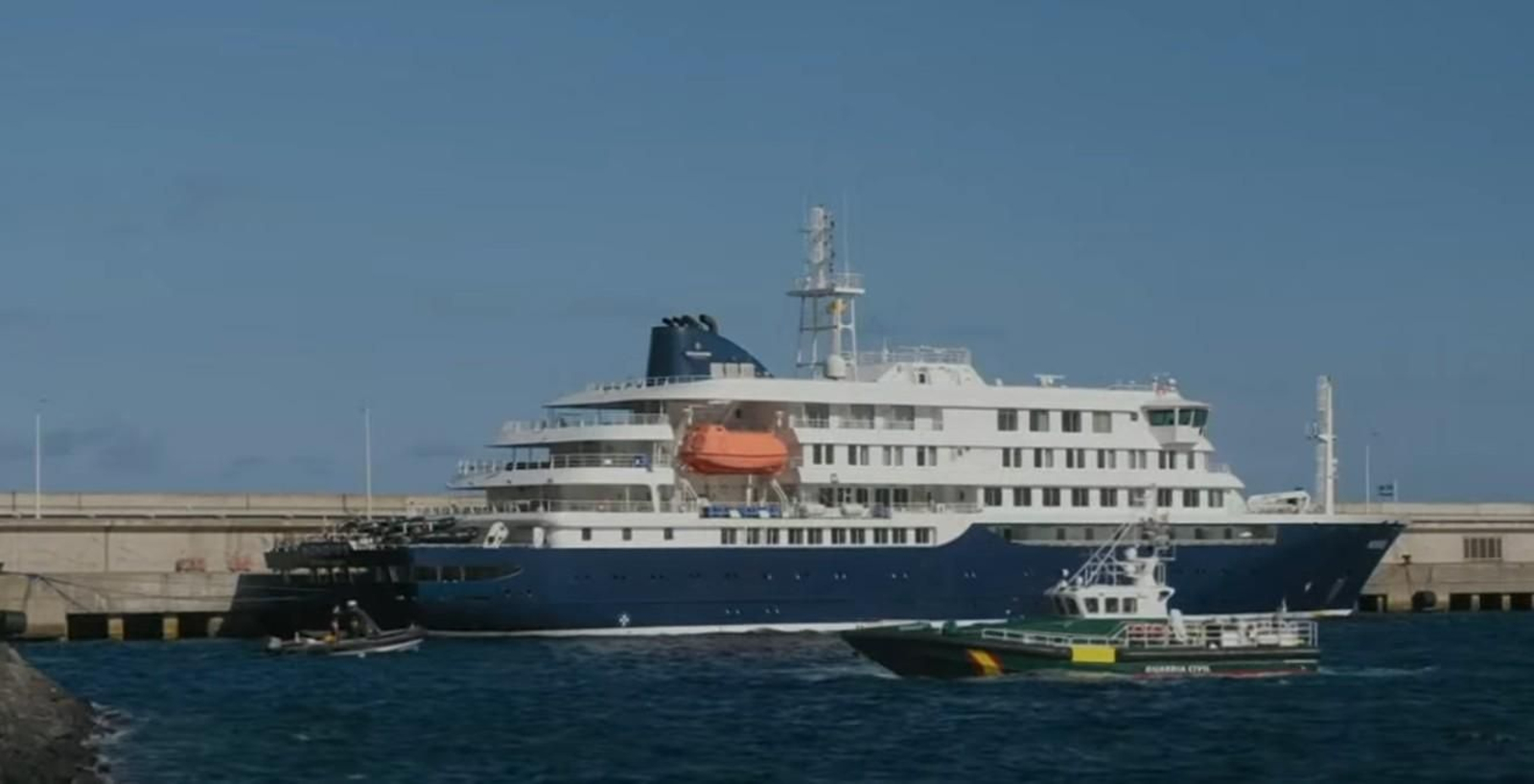 El crucero MV Hondius permanece atracado en el puerto de Granadilla de Abona.