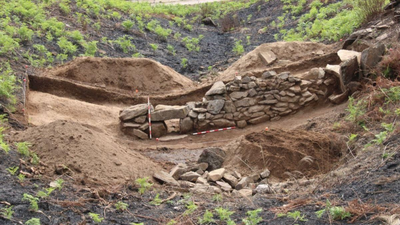 Parte de la estructura documentada durante los trabajos arqueológicos.