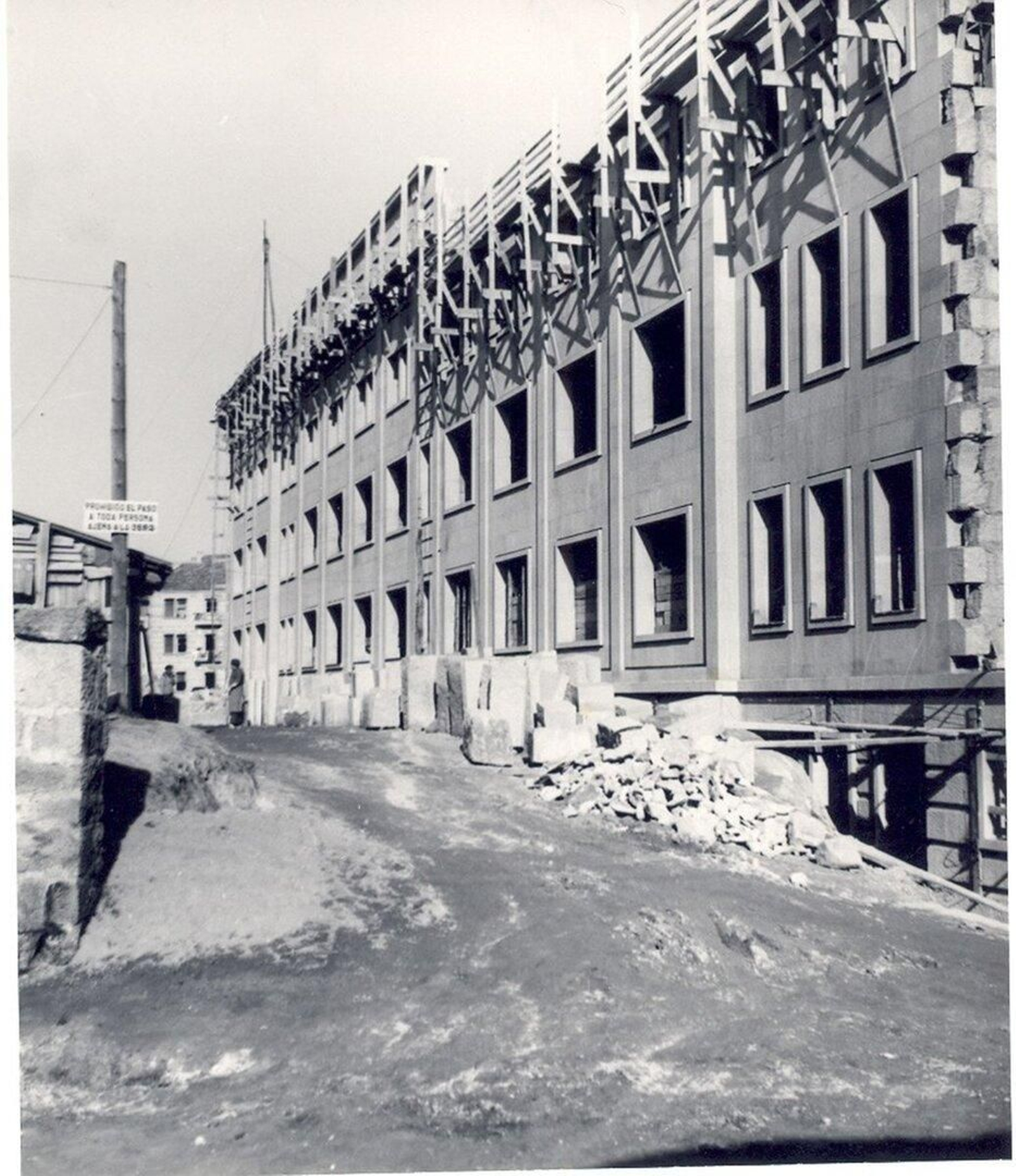 Fachada a la calle Valle Inclán del Colegio Maristas.