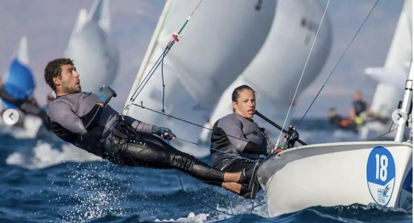 El tripulante vigués y la patrona barcelonesa, en pleno esfuerzo de navegación a bordo de su 470.