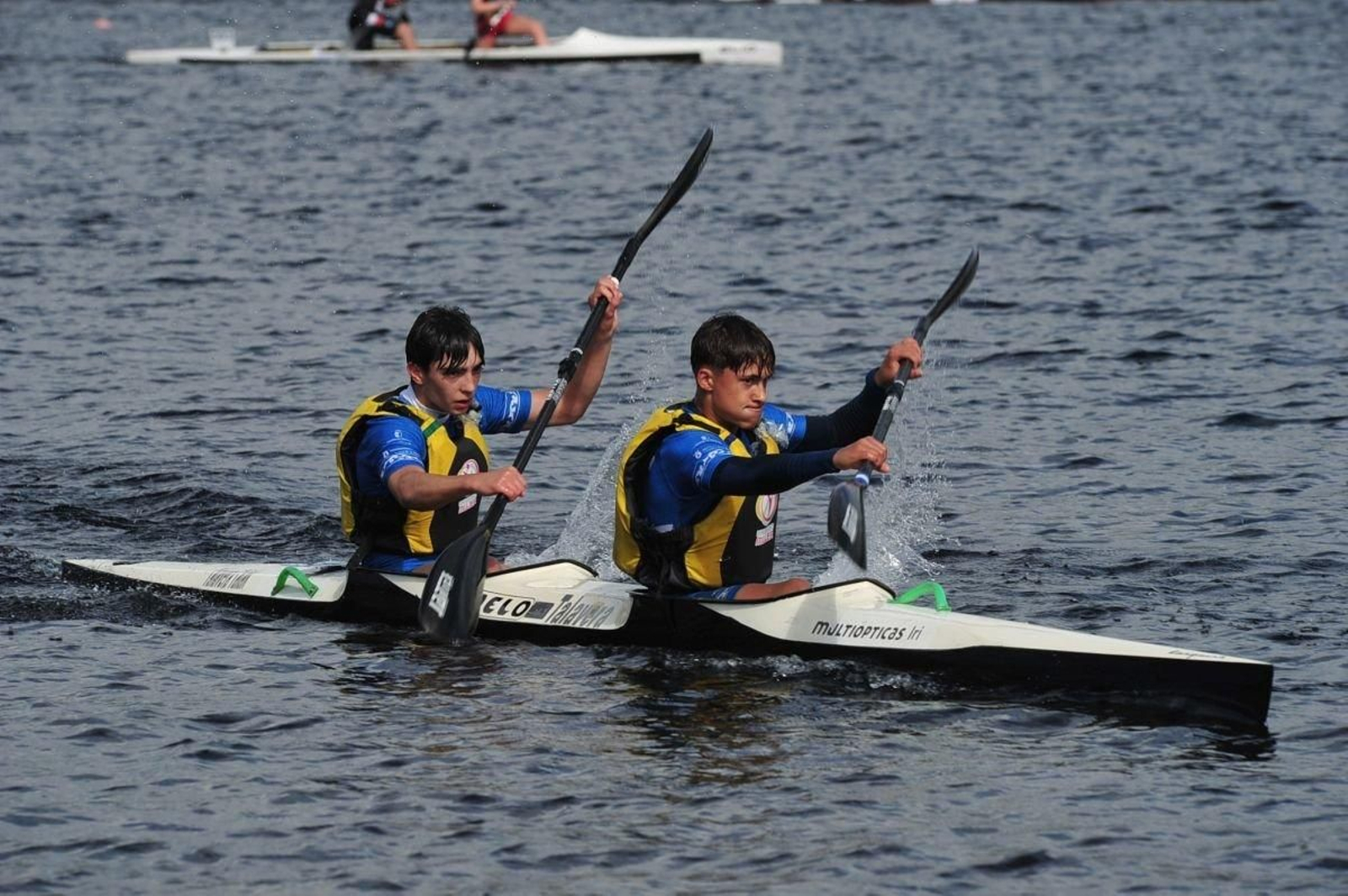 Dos palistas en una de las competiciones nacionales en Muíños.