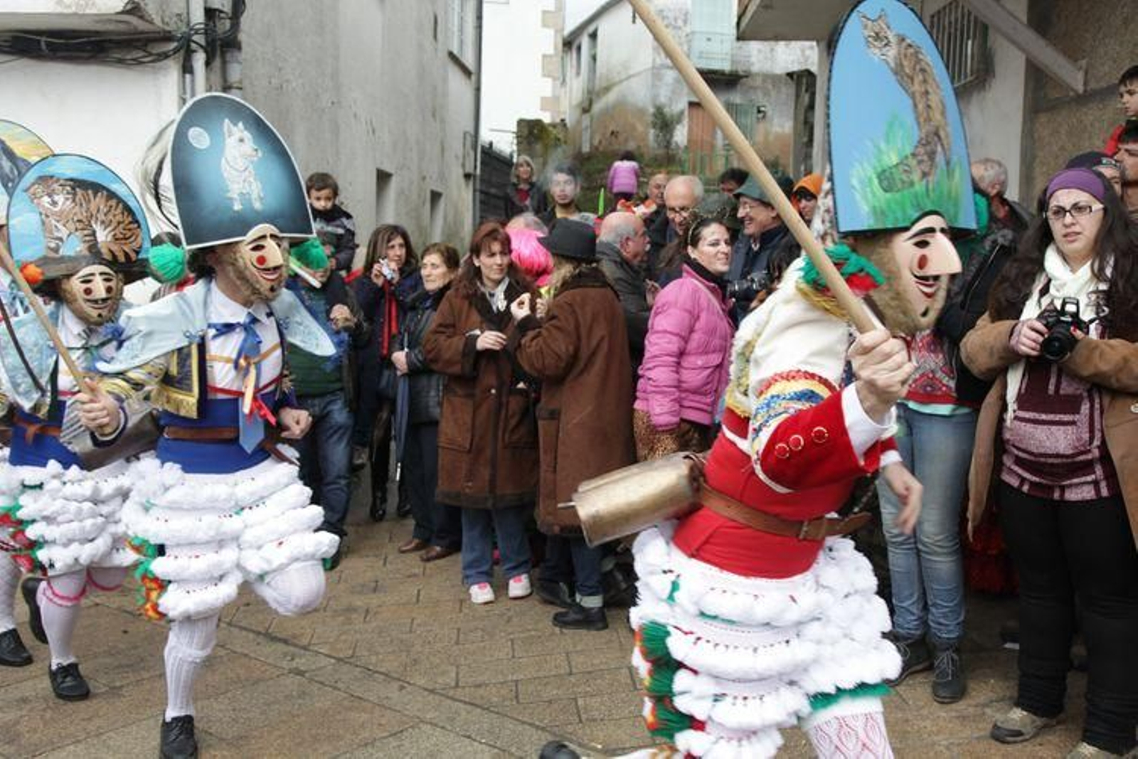 Laza recibe a los peliqueiros con bica y licor café