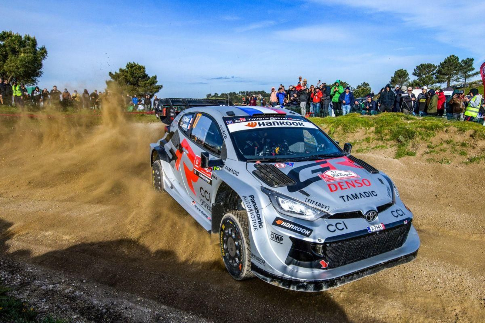 El piloto francés Sébastien Ogier logró llevar su Toyota Yaris a lo más alto del podio.