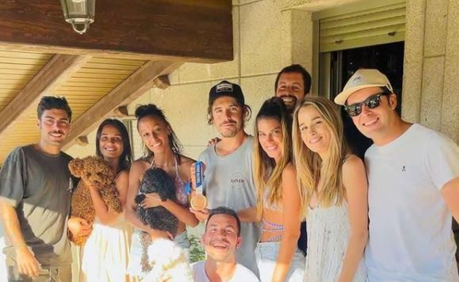 Foto famosos gallegos en casa de Michenlo.