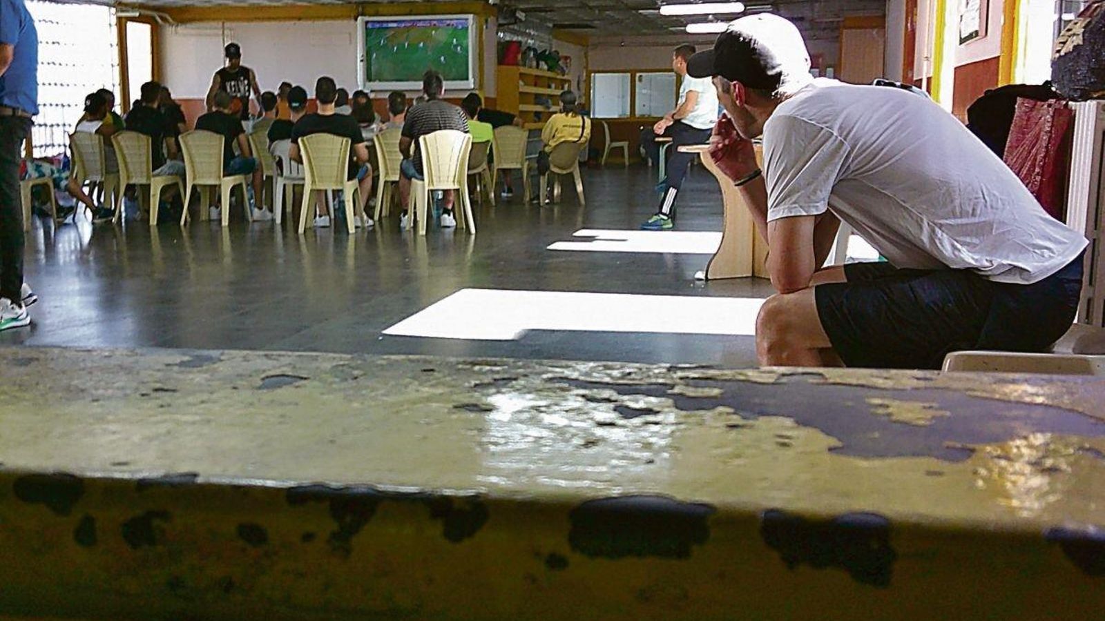 Los internos del centro penitenciario siguen la final de la Eurocopa.