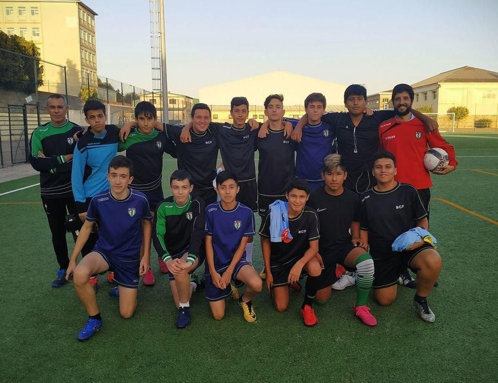 Edu Ramos (de rojo) y sus muchachos en un entrenamiento del cadete del Balaídos de esta temporada.