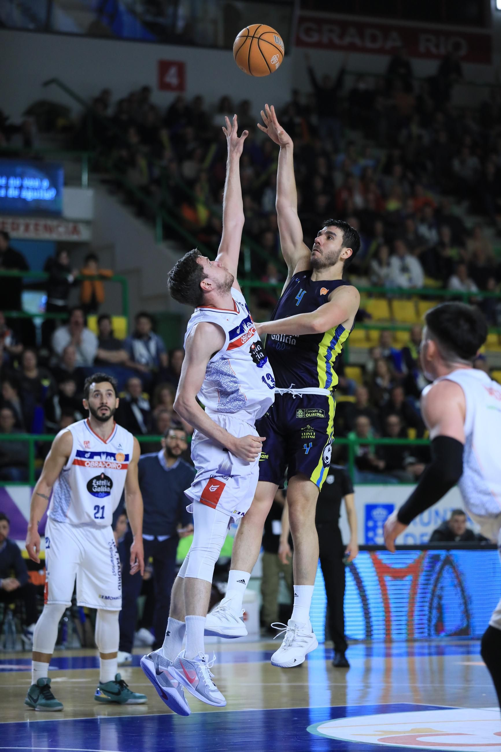 Galería | El Pazo, a reventar para el derbi COB-Obradoiro