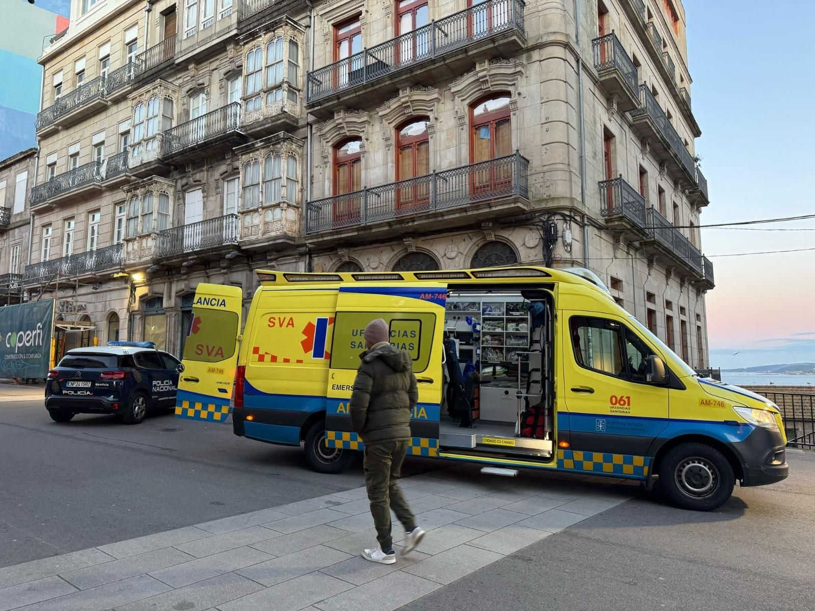 Muere una mujer tras desplomarse en plena calle en Vigo
