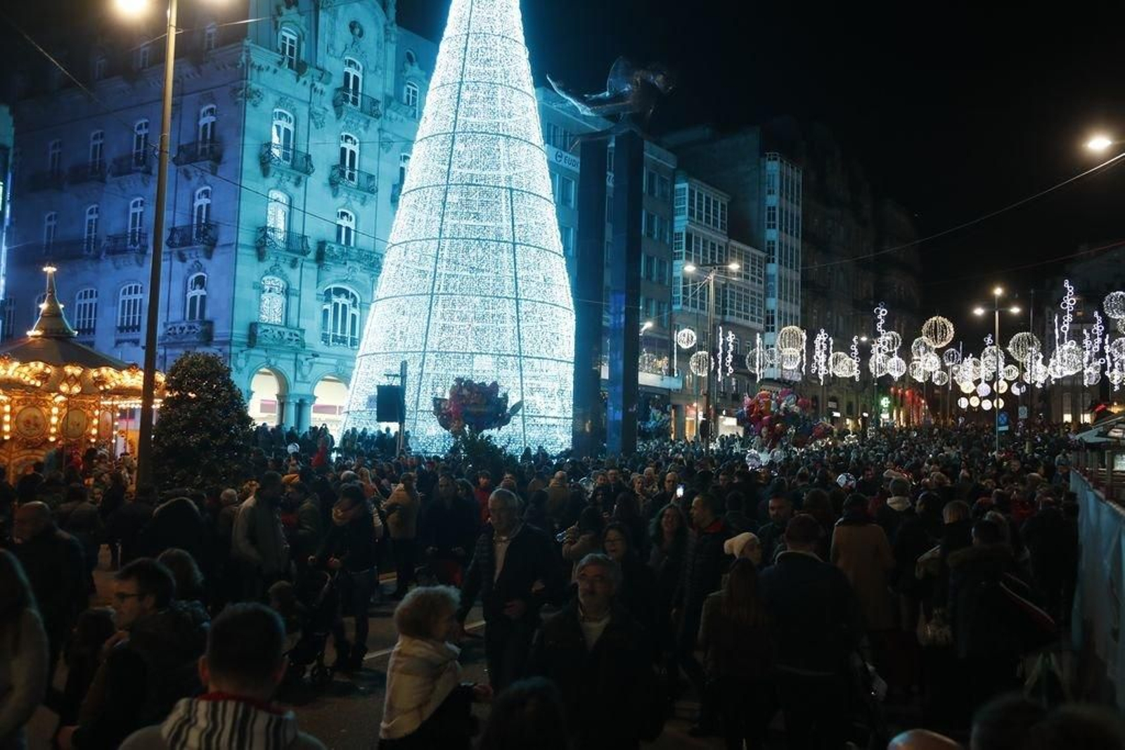 Los turistas invaden Vigo en el Puente231