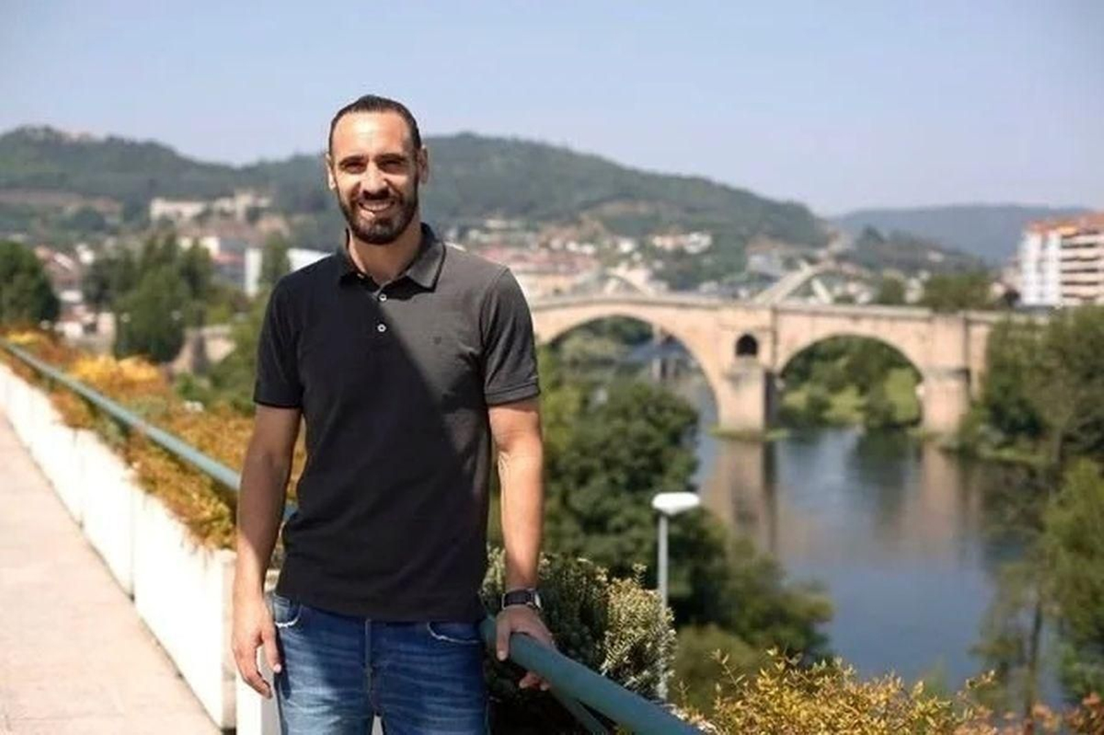 El exfutbolista ourensano Borja Fernández, en una visita a la ciudad.