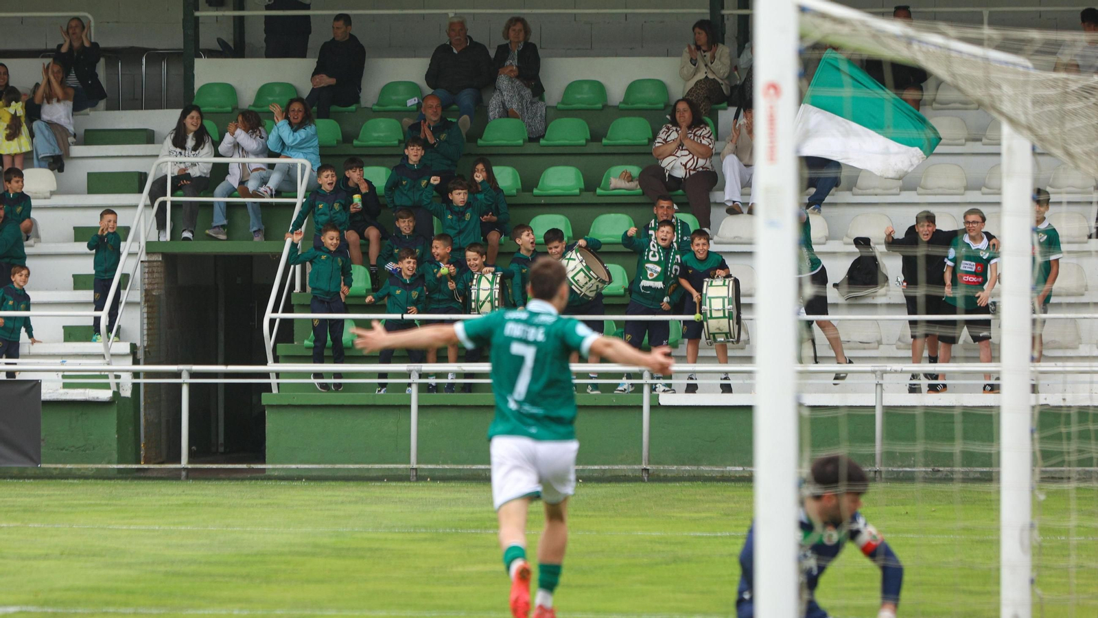Las opciones del Coruxo pasan por ganar ante su afición.