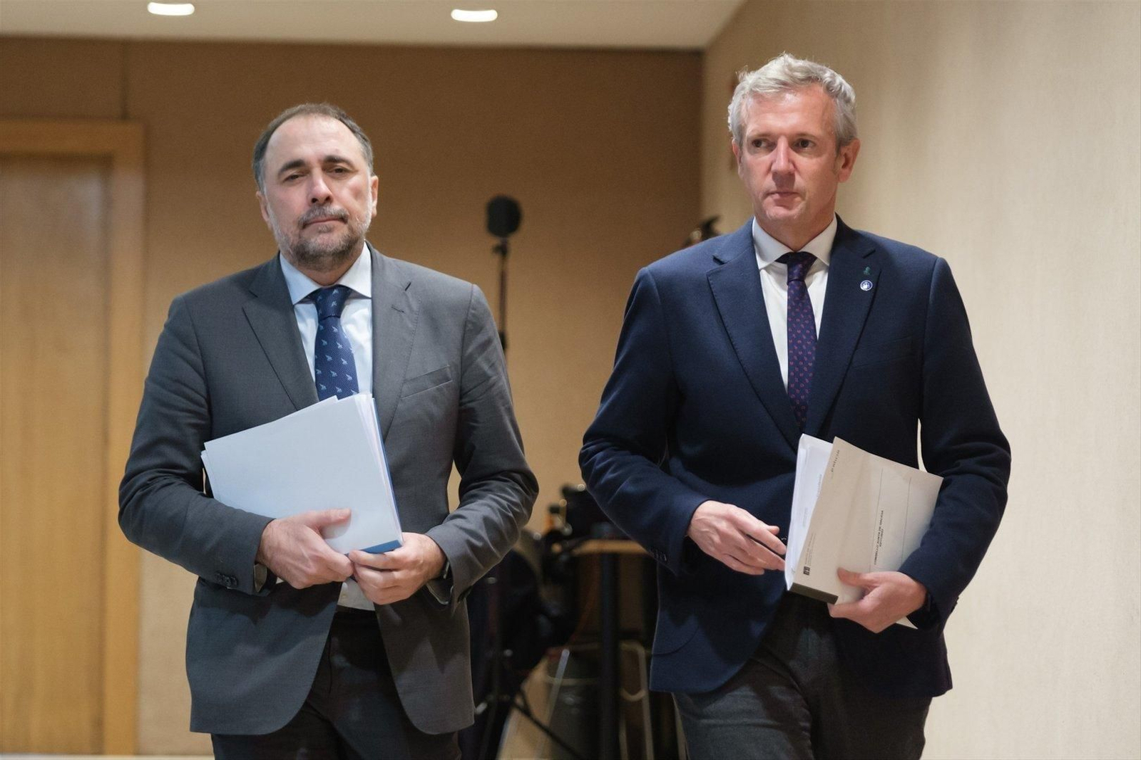 Julio García Comesaña, a la izquierda, con Alfonso Rueda, presidente de la Xunta de Galicia (EP).