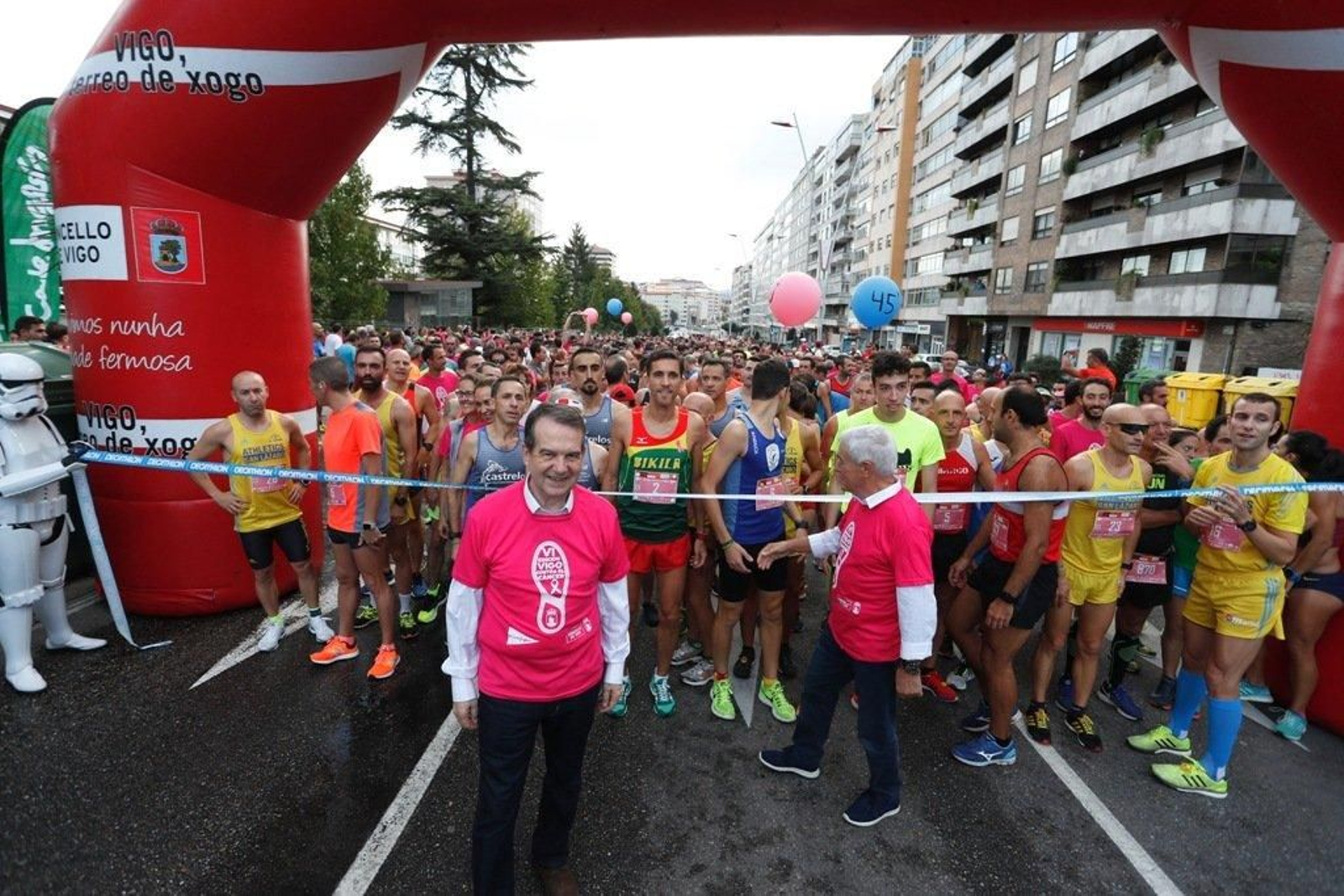 El color rosa abarrotó la Avenida de Castelao - JV Landín 196
