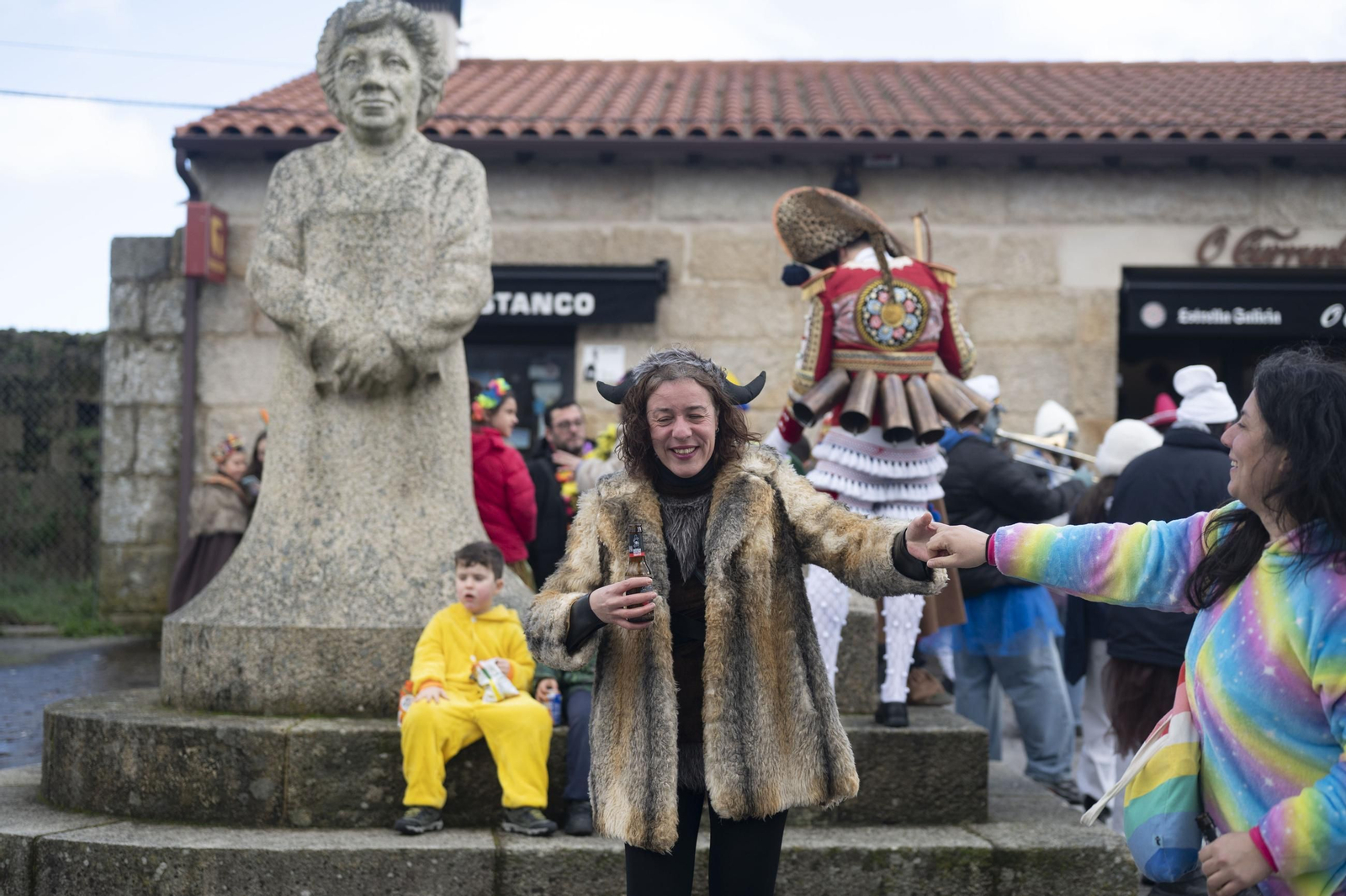 El Entroido de Cualedro desborda tradición, en fotos