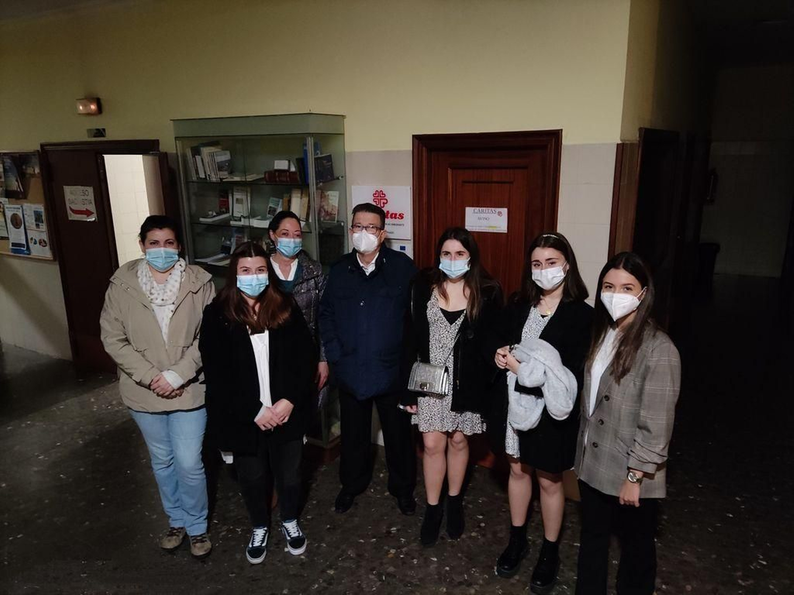 Gabriela, Tatiana, María José, Eligio, María, Aroa e Iria, momentos antes de la ceremonia.