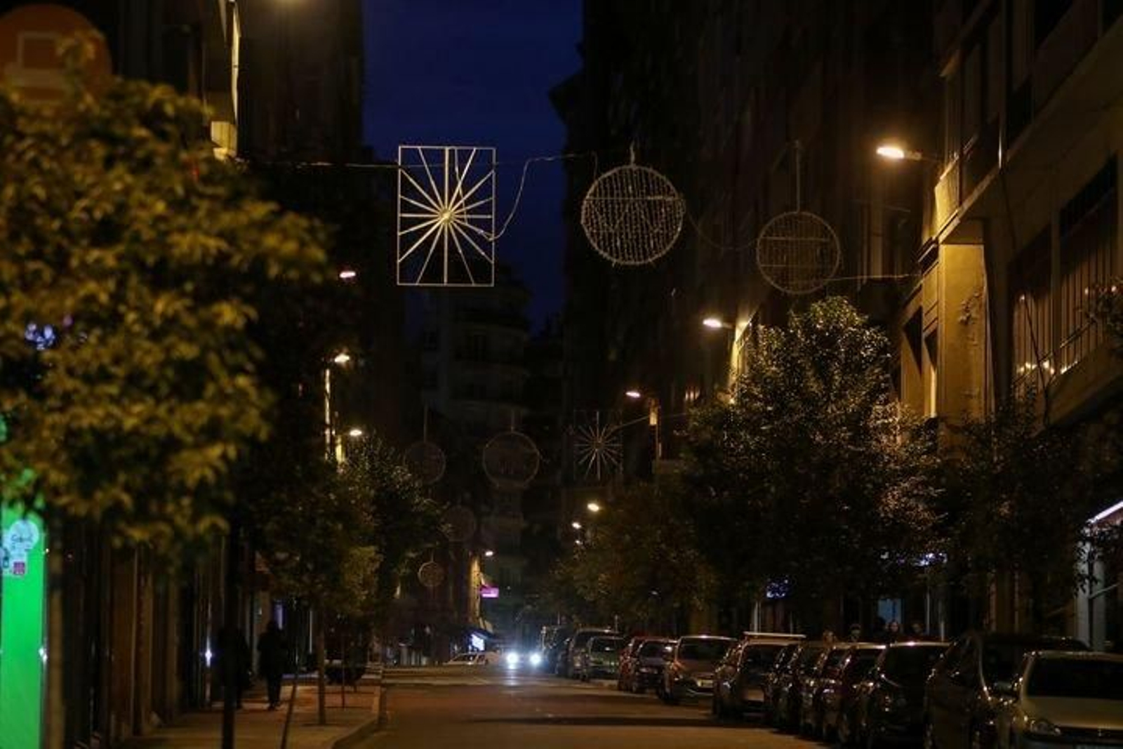Instalación de luces de Navidad en Ourense