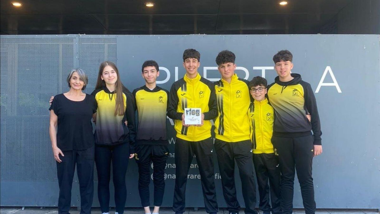 La expedición del Ximnasia Burgas ourensano que tomó parte en el Nacional base.