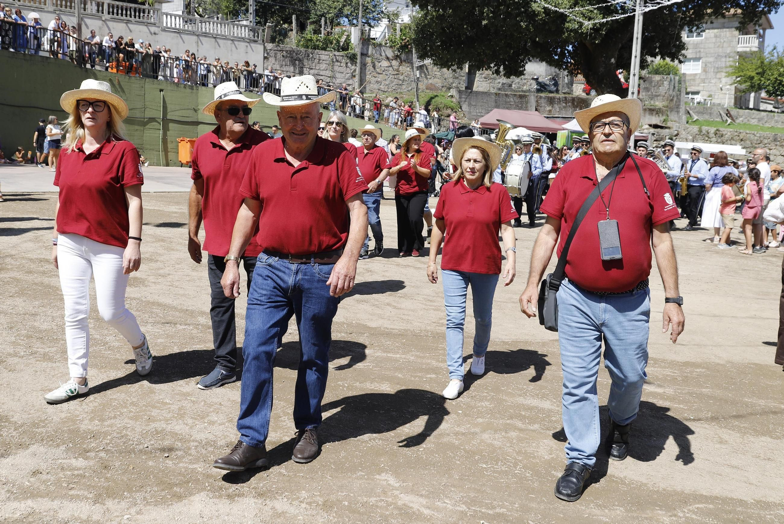 Galería | El desfile de carrozas, protagonista en las fiestas de San Campio de Valadares