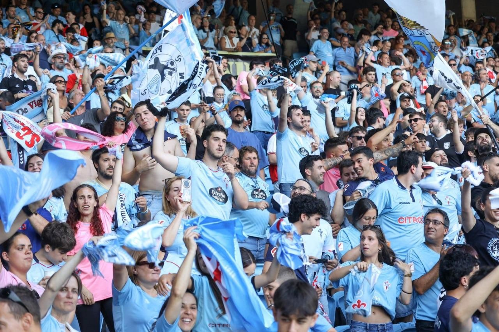 Galería | El Celta Fortuna golea a la Ponferradina y sube a Segunda División