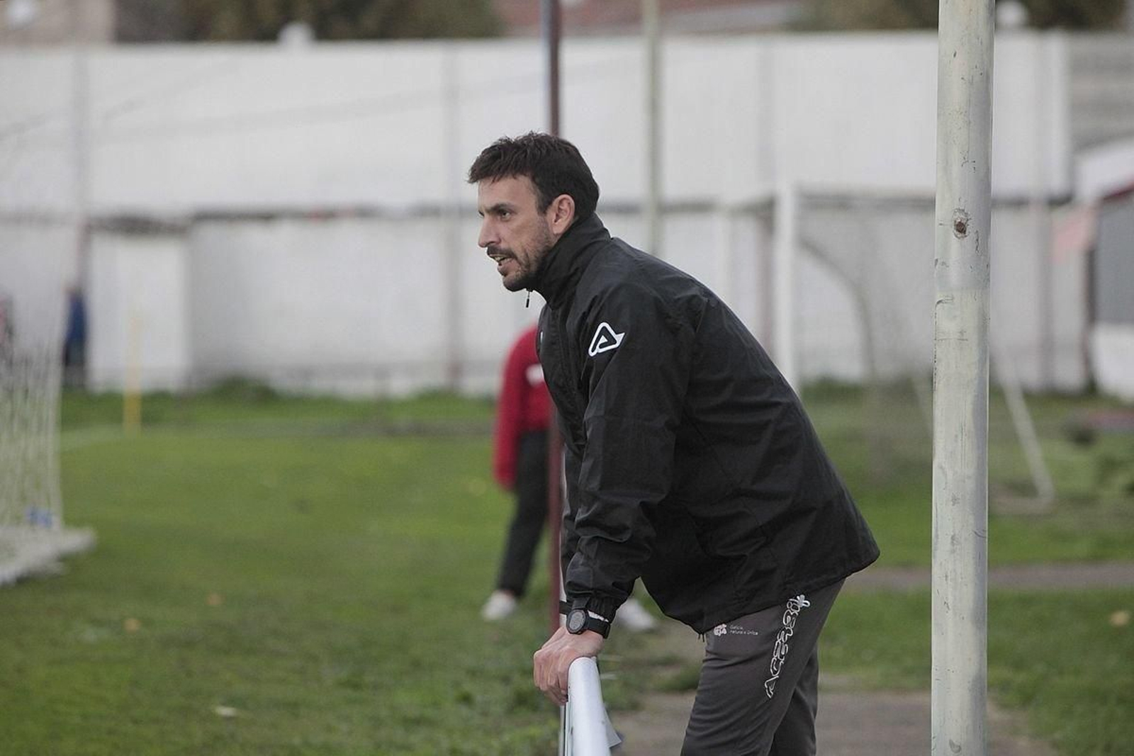 El extécnico banduense Luis Silva en el reciente partido de liga en el campo del Verín.
