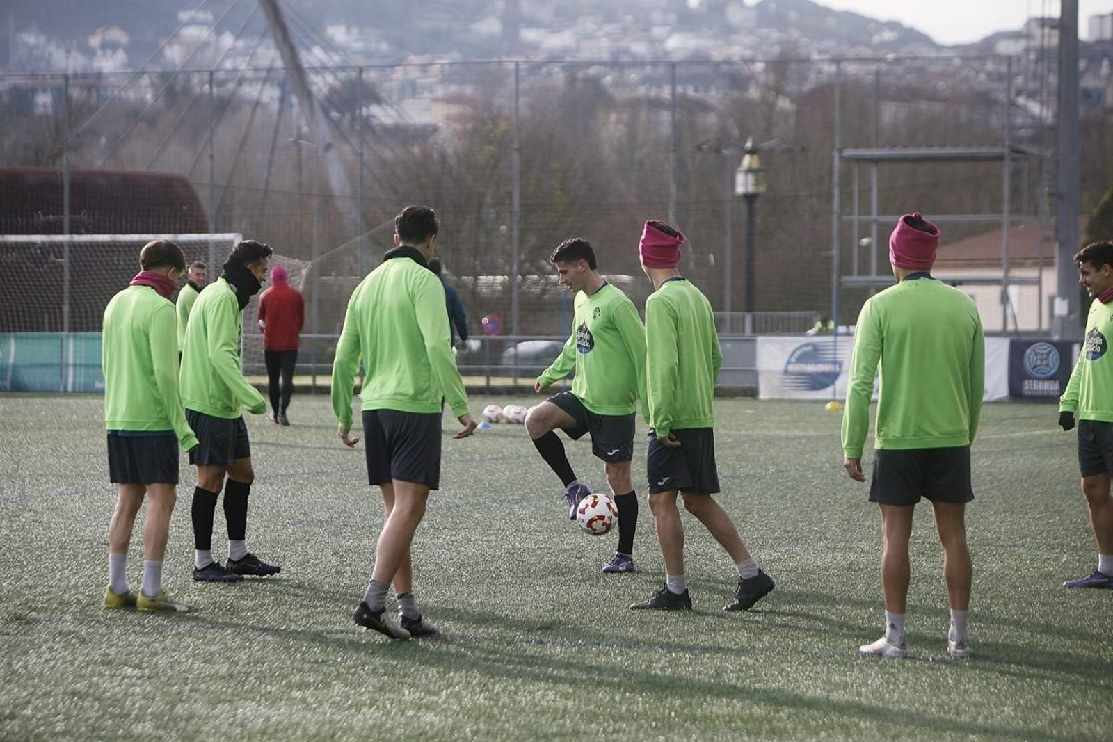 Entrenamiento del Ourense Club de Fútbol en el campo de Oira.