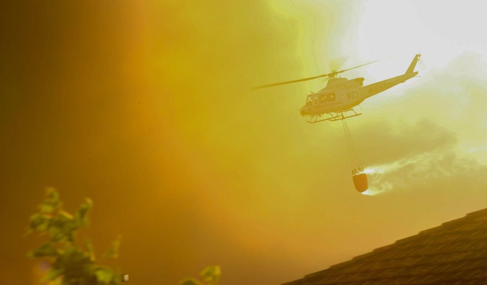 Medios aéreos ayudaron en las labores de extinción.