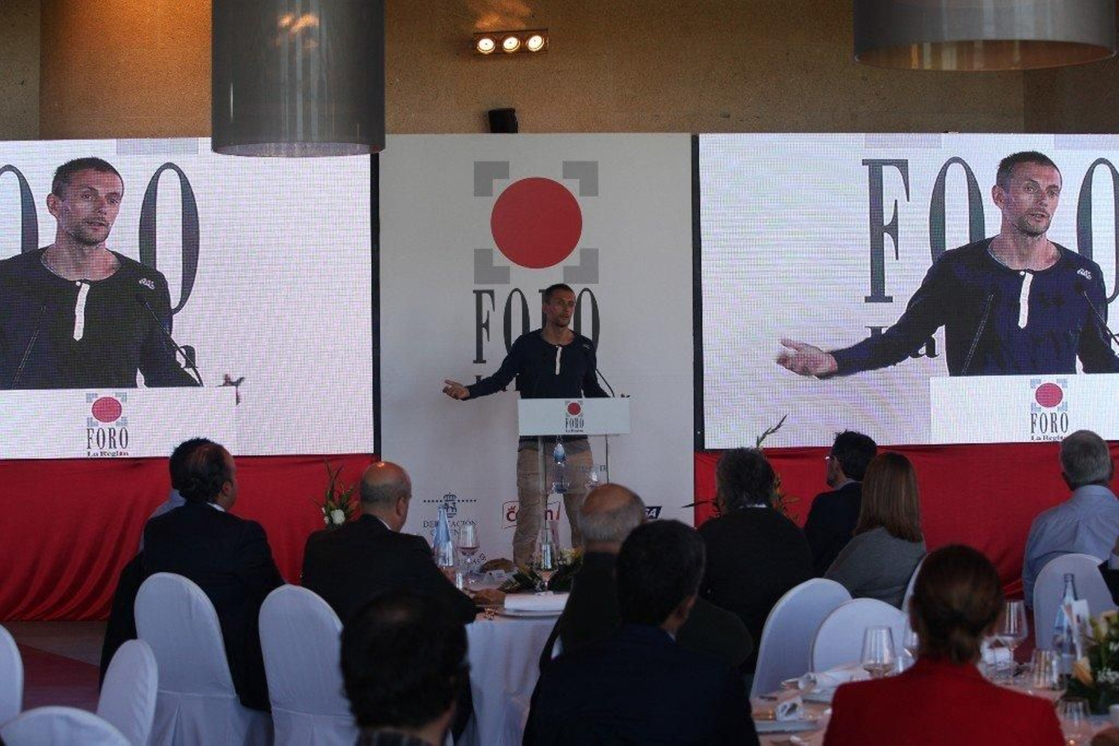 Karel de Beule, en el Foro La Región - 06