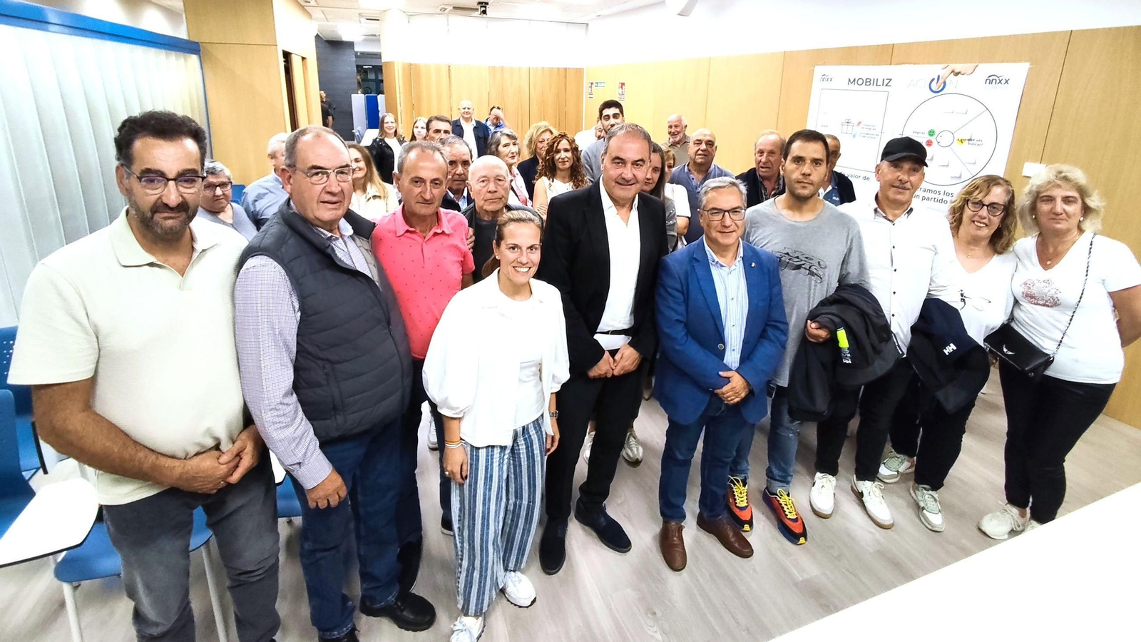 Agrupación de Taboadela del Partido Popular con Andrés Sánchez en el centro