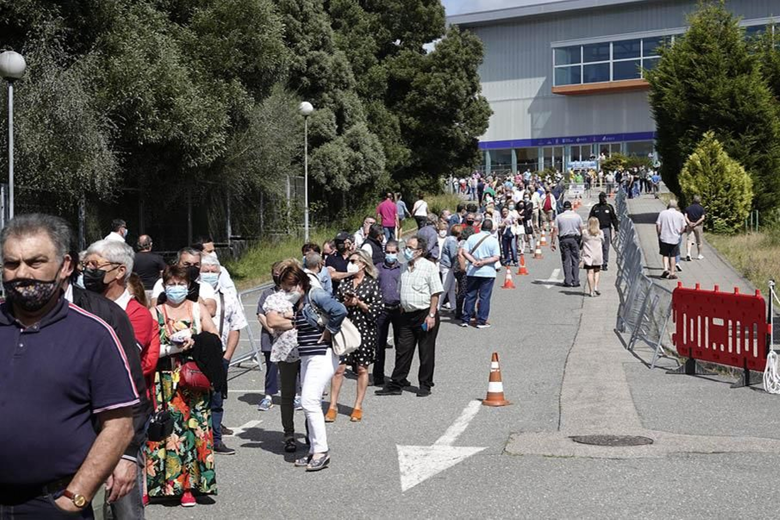 El Sergas citará esta semana a 42.000 personas para vacunarse en el Ifevi.