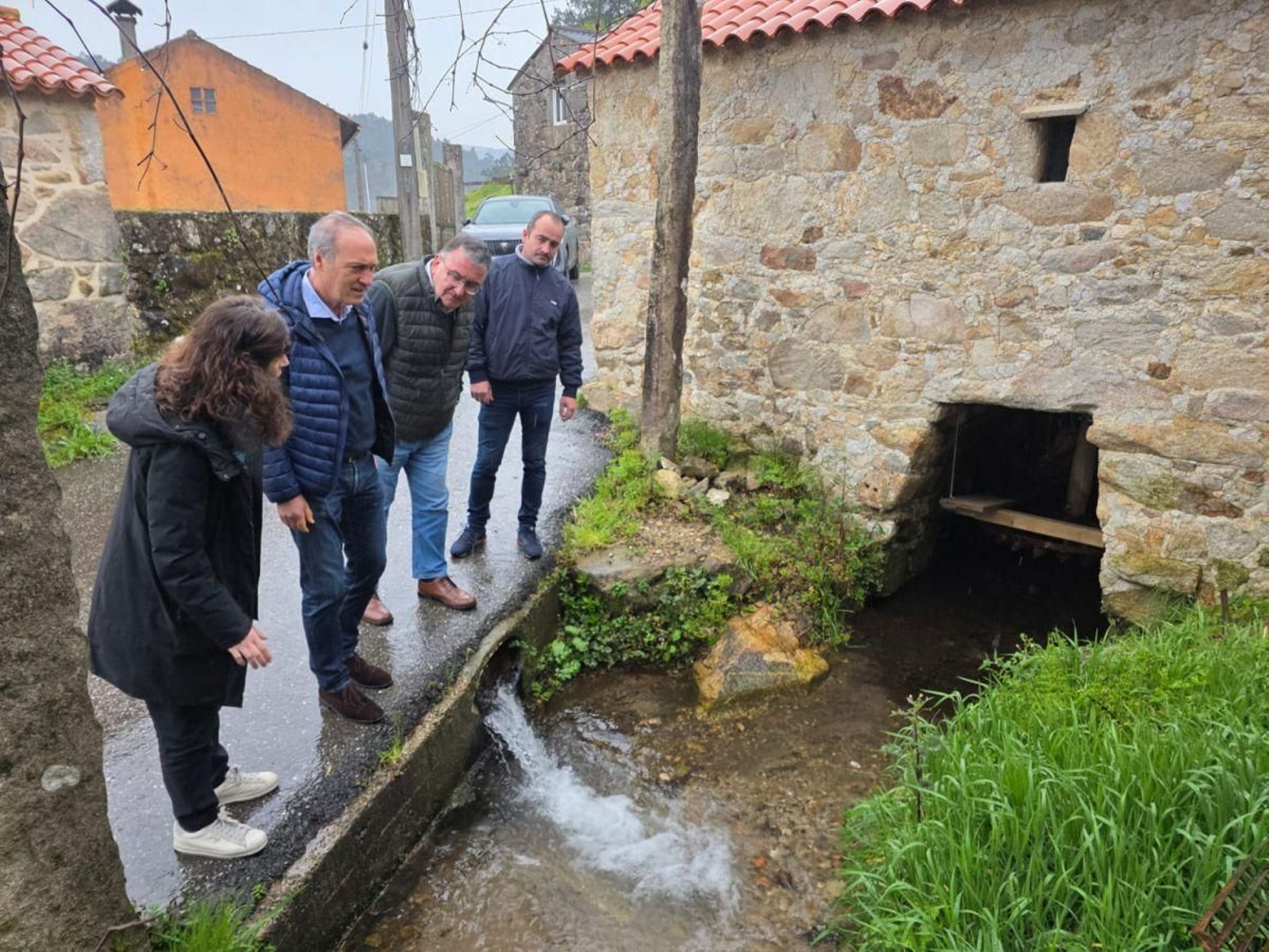 El delegado en Pontevedra y la alcaldesa de Oia visitaron el molino.