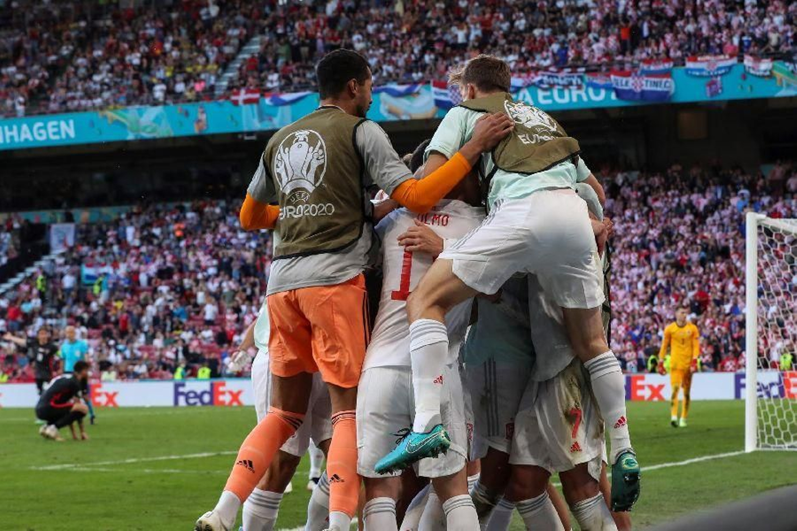 España sufre en su pase a cuartos 33