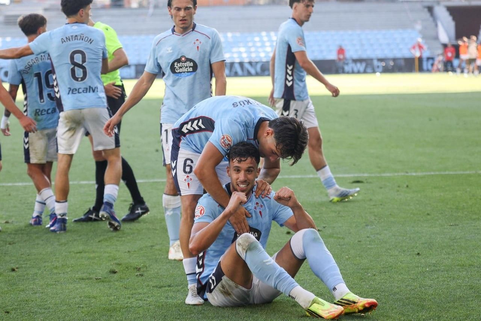 Galería | El Celta Fortuna golea a la Ponferradina y sube a Segunda División