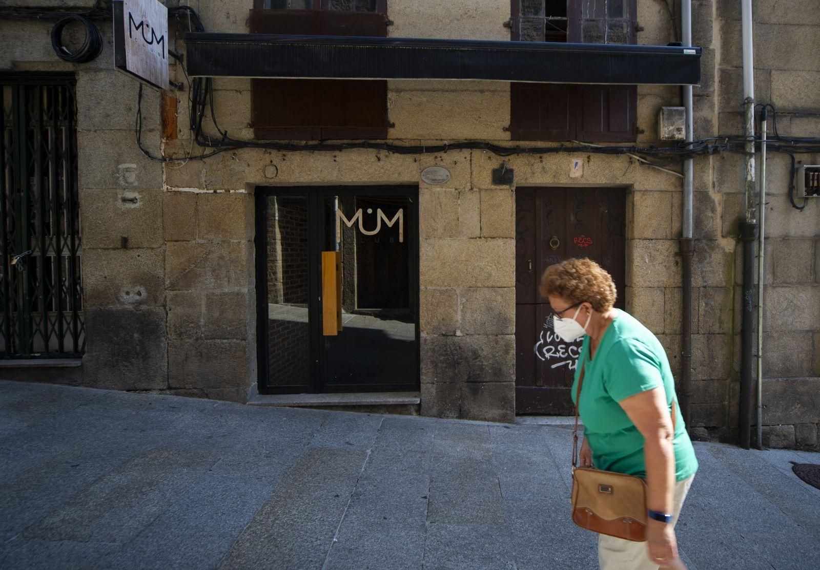 Fachada del bar, este lunes por la tarde, horas antes de ser precintada (MARTIÑO PINAL).