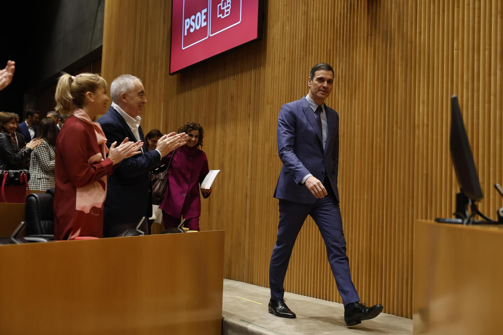 Sánchez, a su llegada al encuentro en el Congreso con diputados y senadores socialistas.