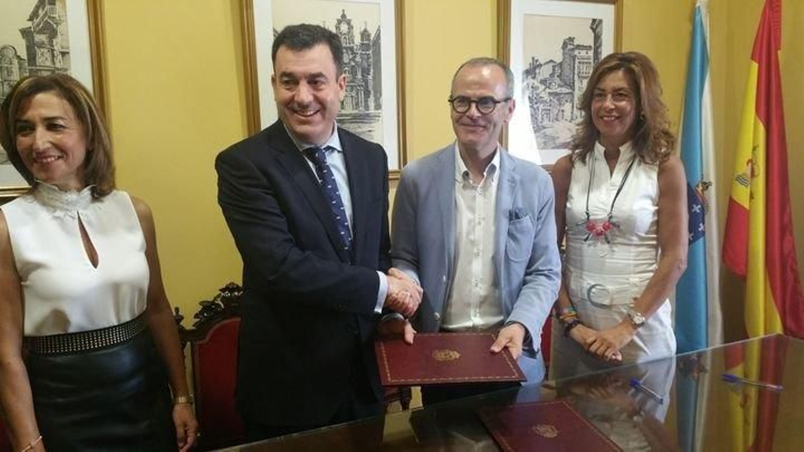 Firma del convenio para llevar a cabo el ciclo en Ourense.