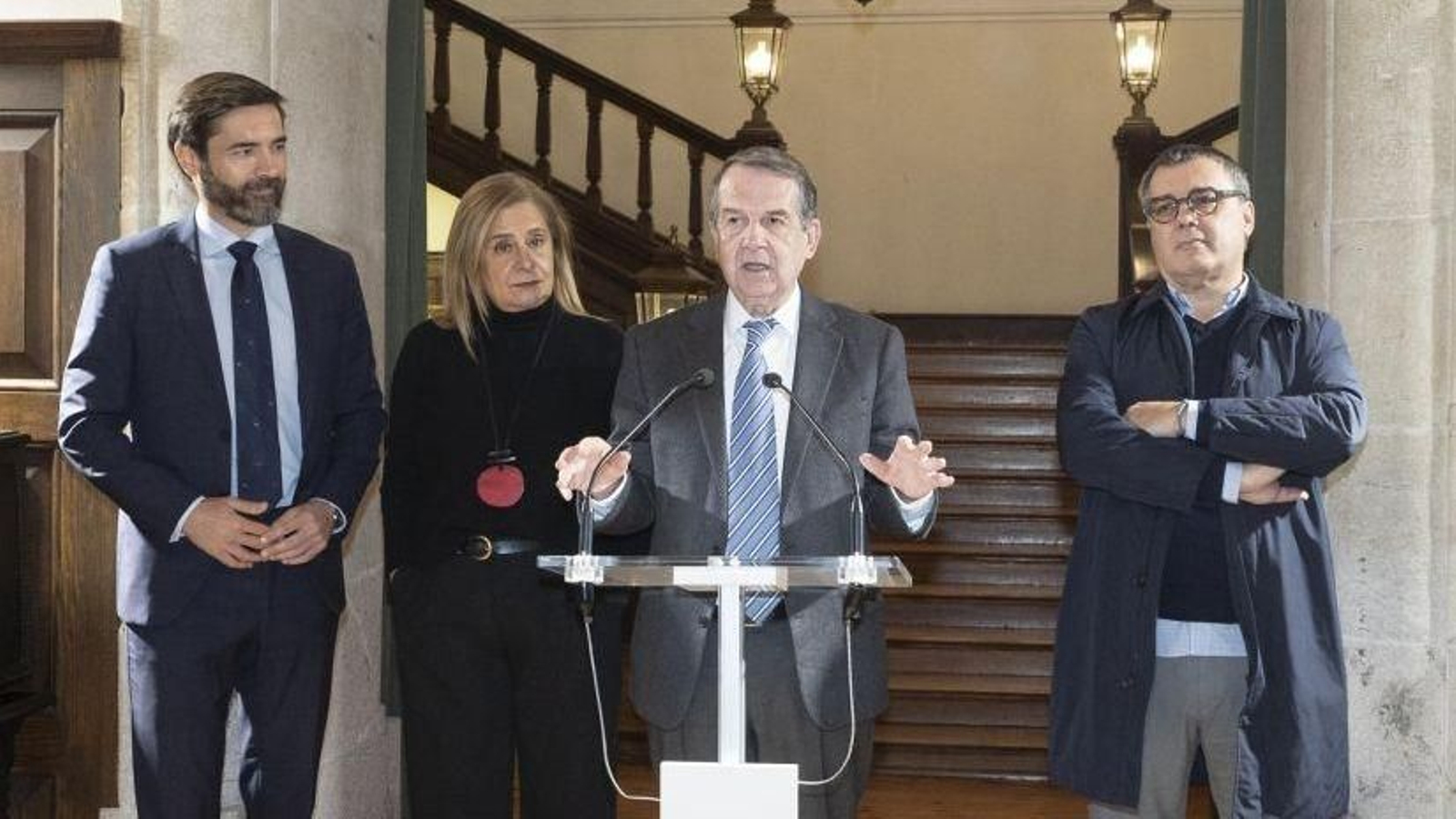 Caballero y responsables de cultura.