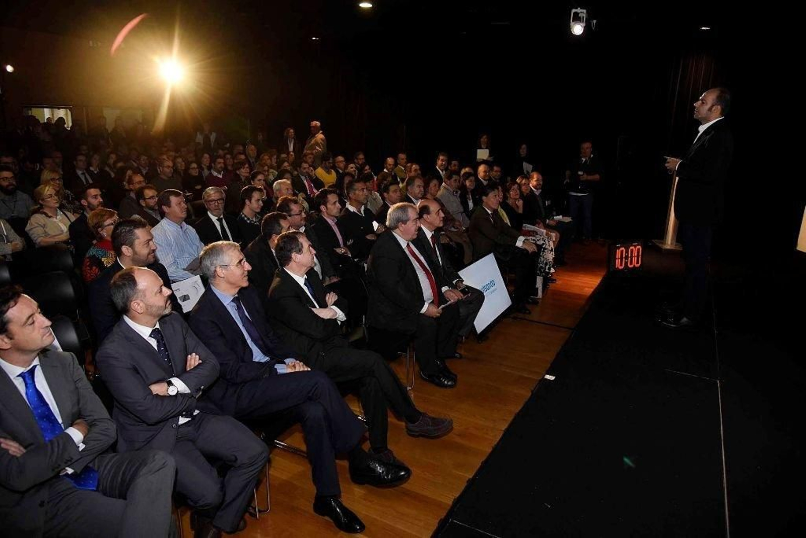 Fede de Juan presentó una dinámica jornada de "Impulsando pymes", en primera fila alcalde y conselleiro.